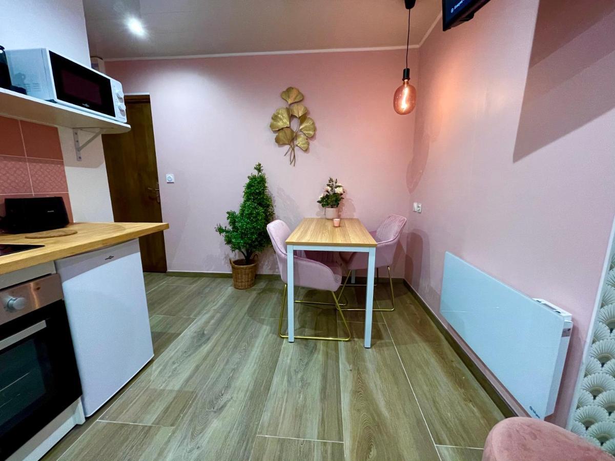 Capstay Color Valenciennes & Netflix Apartment