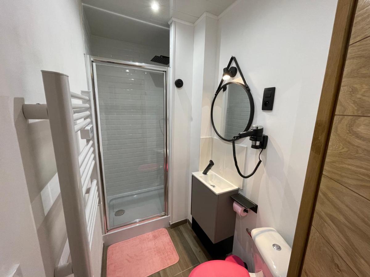 Capstay Color Valenciennes & Netflix Apartment