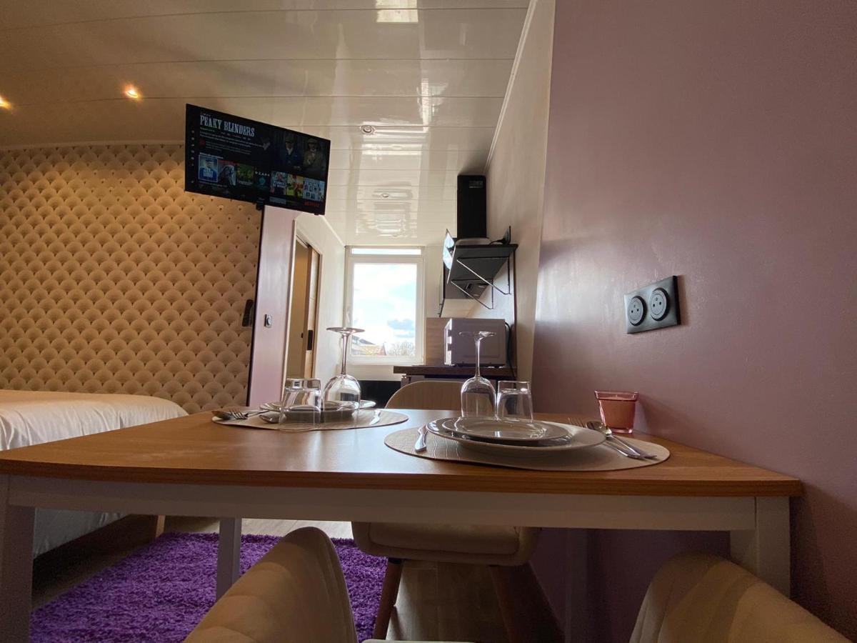 Capstay Color Valenciennes & Netflix Apartment