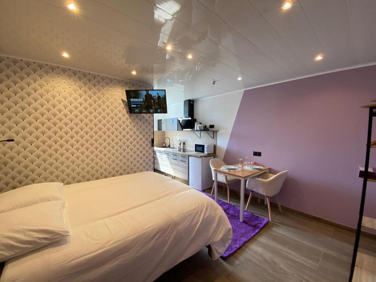 Apartment Capstay Color Valenciennes & Netflix *