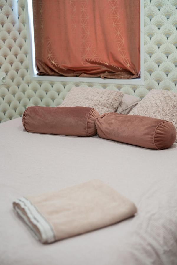 Apartment Capstay Color Valenciennes & Netflix *