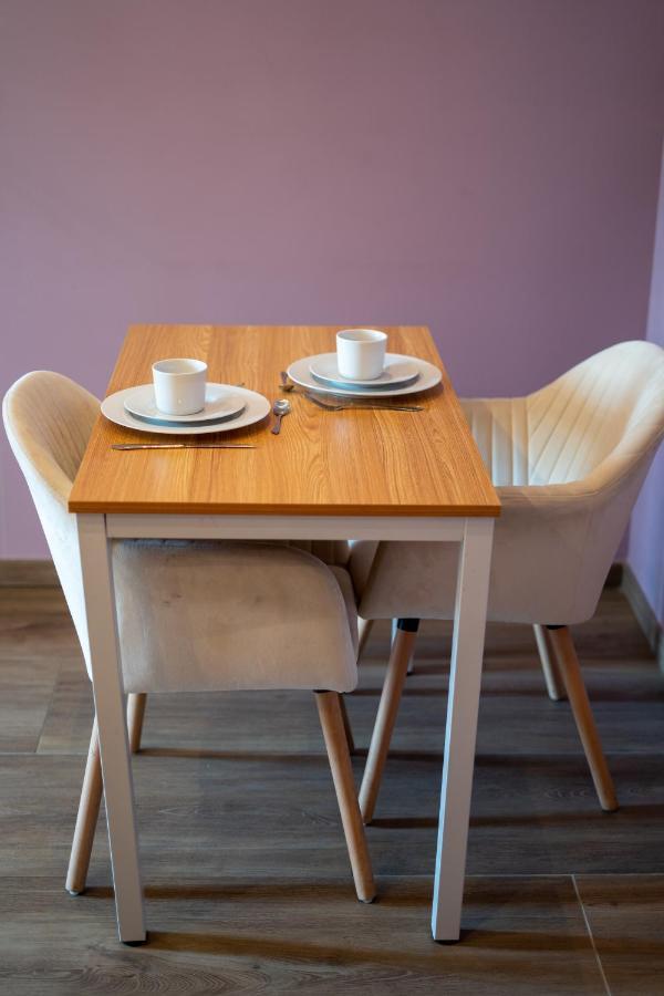 Capstay Color Valenciennes & Netflix Apartment