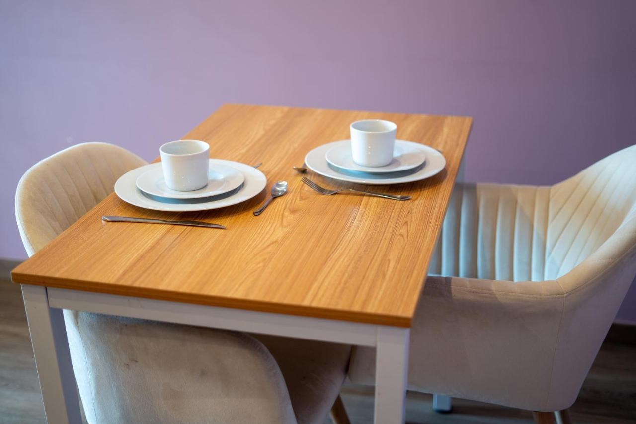 Capstay Color Valenciennes & Netflix Apartment